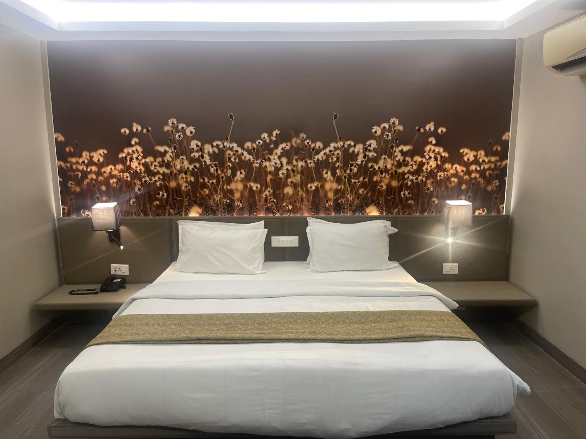 Lch Fitness Hotel Indore Exterior photo