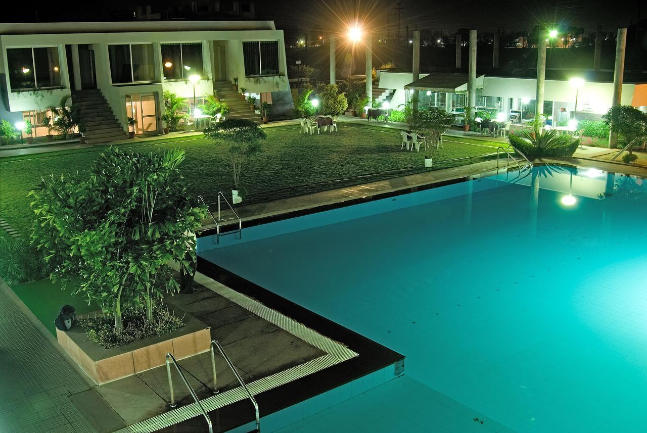 Lch Fitness Hotel Indore Exterior photo