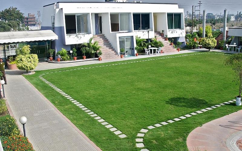 Lch Fitness Hotel Indore Exterior photo